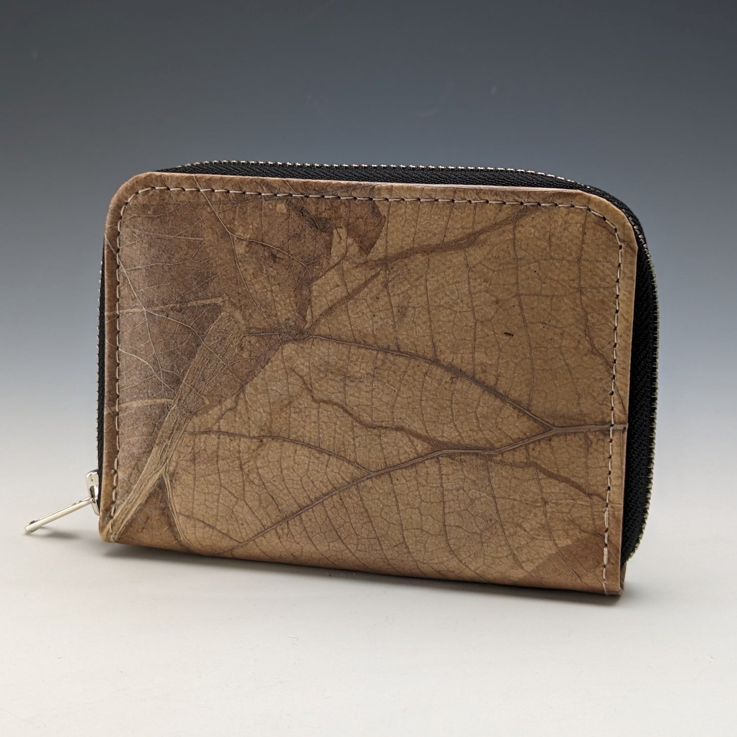 Mr.Leaf チークリーフレザー ラウンドジップ財布（ブラウン）
